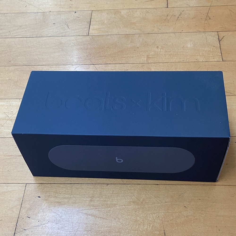 Beats Pill x Kim Unopened. Dark Grey